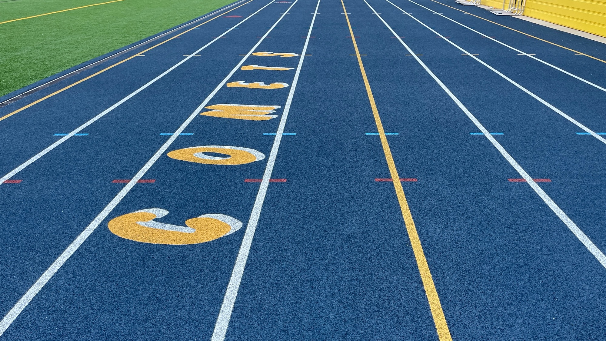 Track Lanes with Comets